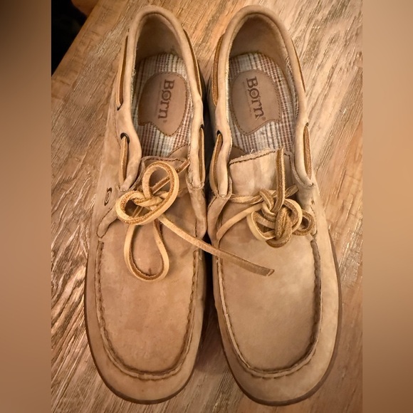Born Tan Leather Moccasins Size M/W 7.5 or 38.5 Angler Fisherman - Picture 1 of 10